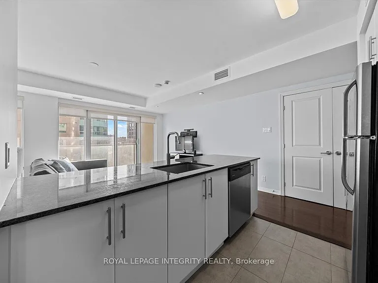 242 Rideau St #909 — Photo 17