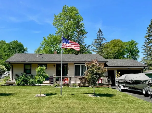215 Hennepin Ave N, Isle, MN 56342