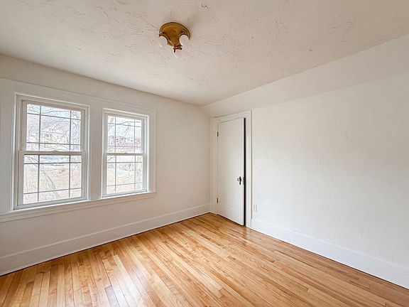 4th image of 10 Perrot St