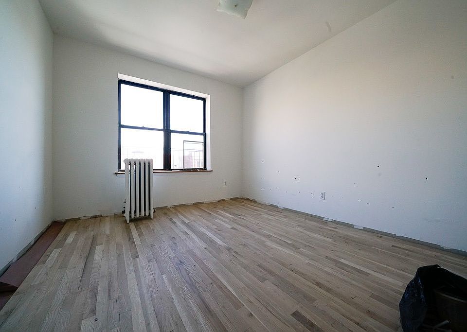 2nd image of 2320 36th St APT 3R
