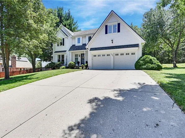 401 NW Cottonwood Dr, Lees Summit, MO 64064