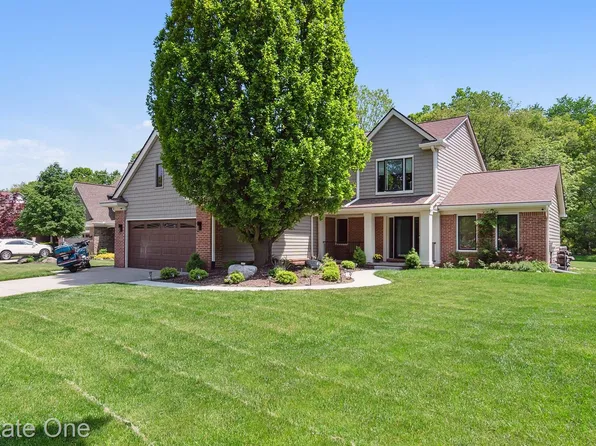 2064 Hedigham Blvd, Wixom, MI 48393