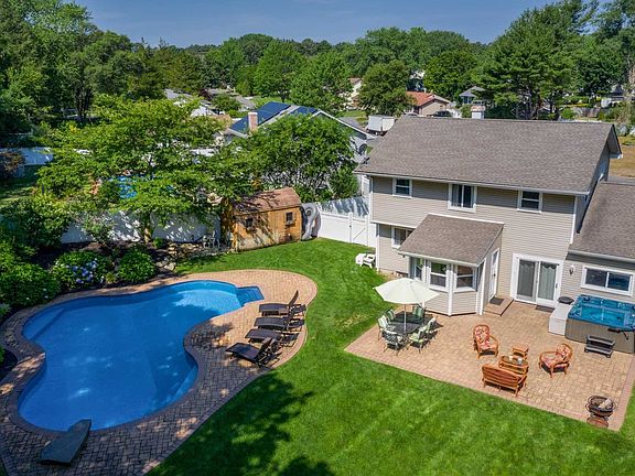 3rd image of 28 Bradley Dr