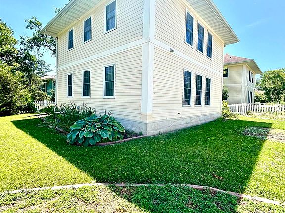 2nd image of 710 Orchard Pl