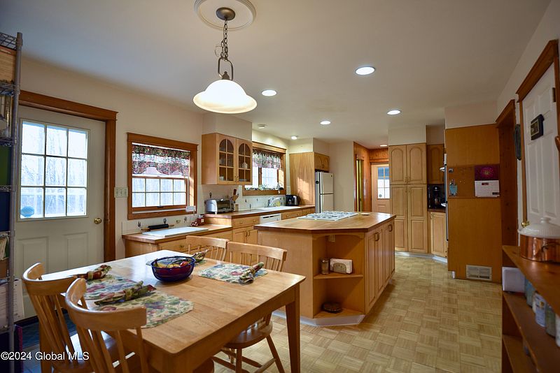 3rd image of 953 Douglas Court