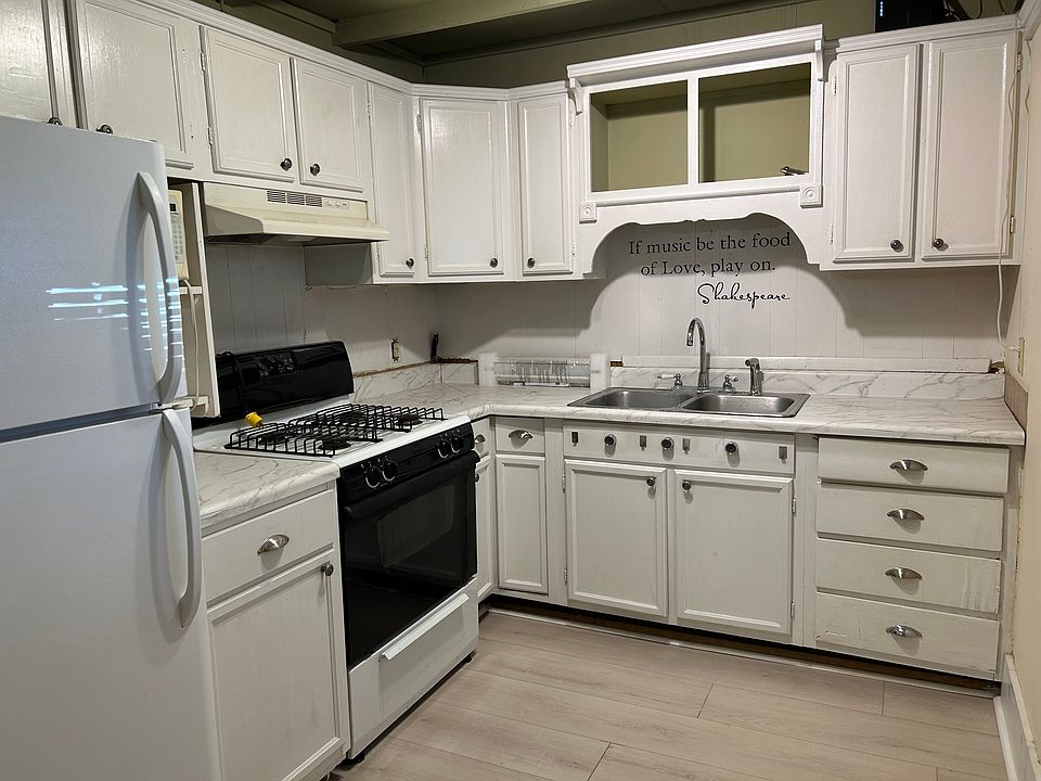 1st image of 3319 Bell St #2