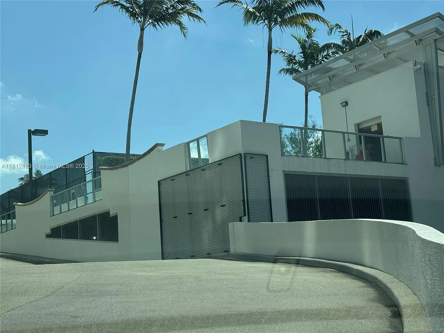 2641 N Flamingo Rd — Photo 3