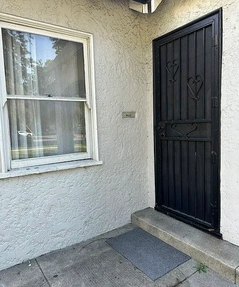 1054 N Euclid Ave — Photo 6