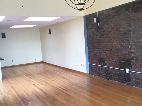 231 Main St, Northampton, MA 01060