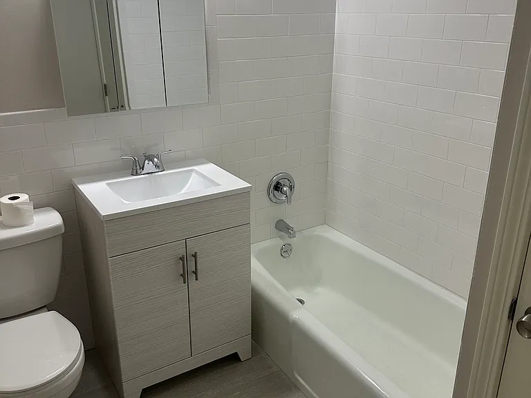 607 Burritt St #203 — Photo 4