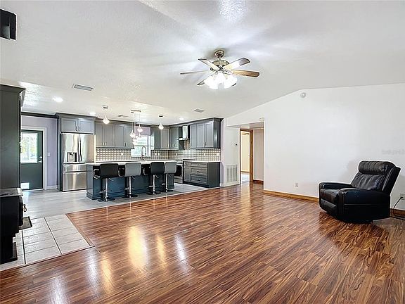 5th image of 295 Locust Pass