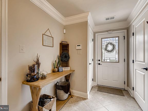 4th image of 605 Fox River Hills Way