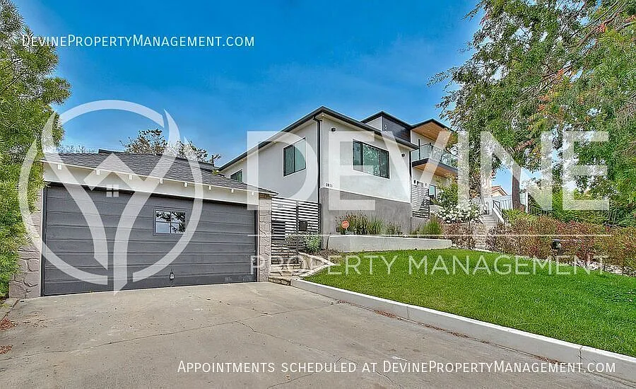 Newly Remodeled Pool Home — Photo 2