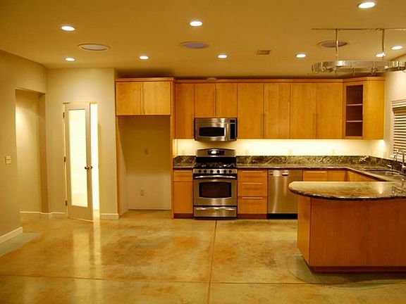 5th image of 214 El Conejo Dr