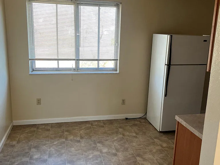 1 Meramec Ln #C — Photo 2