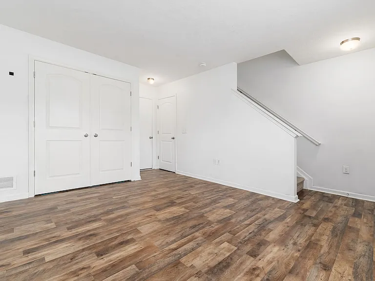 353 Laurel Creek St — Photo 10