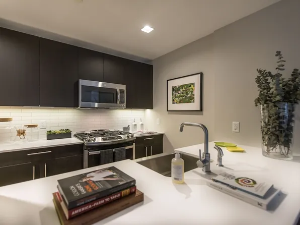 535 West 43rd Street image 4 of 15