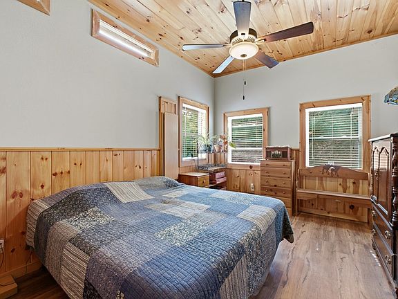 5th image of 215 Dun Mill Creek Rd