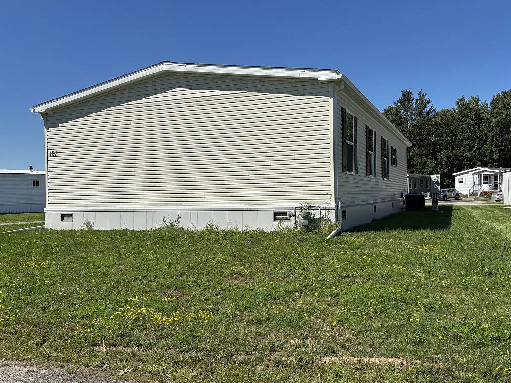 4 bed, 2.0 bath, 1356 sqft, $1,800 — Photo 3