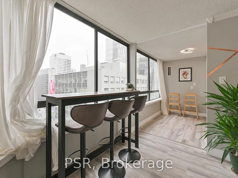 280 Simcoe St #1402 — Photo 8