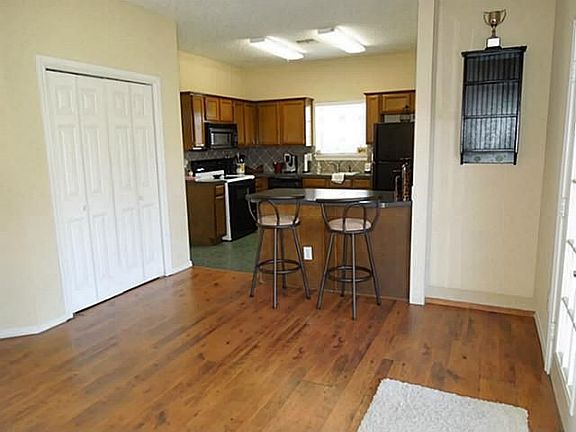 4th image of 2325 McIntosh Dr