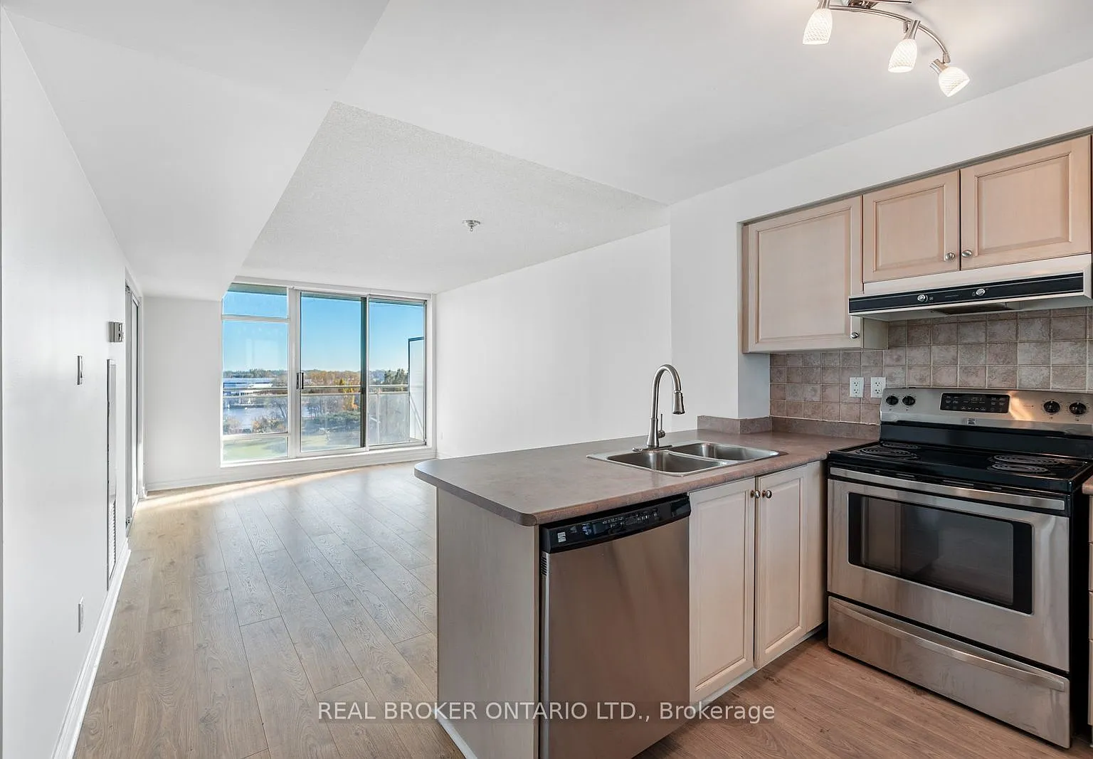 2 bed, $2,800 — Photo 4