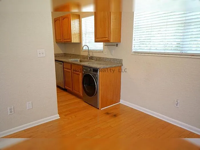 212 S Church Ave #212 — Photo 5