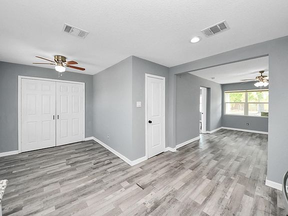 5th image of 2102 Dewberry Ln