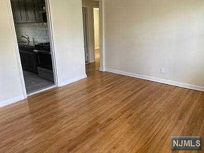 2nd image of 150 6th St #L