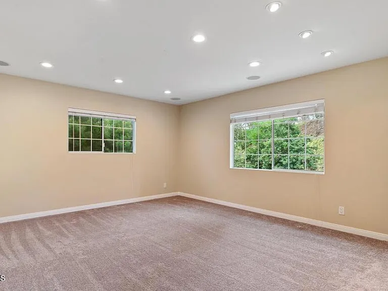 447 Santa Barbara Cir — Photo 16