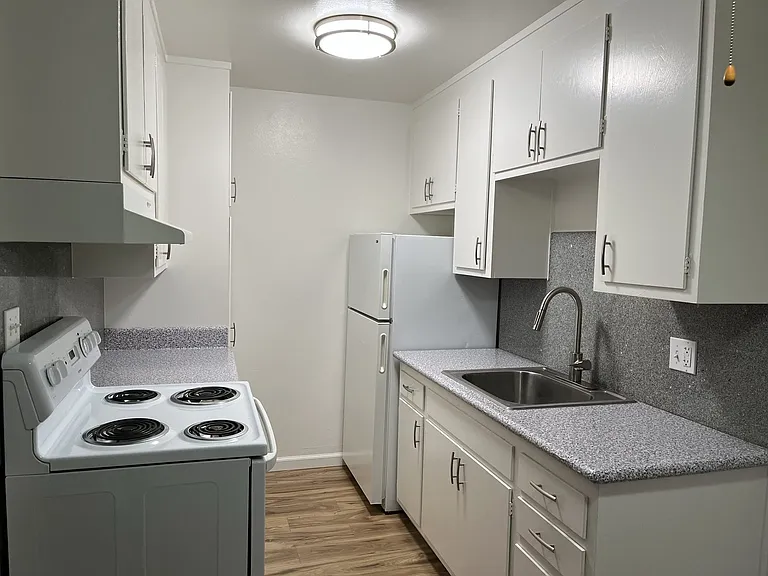 15991 Mateo St #7 — Photo 1