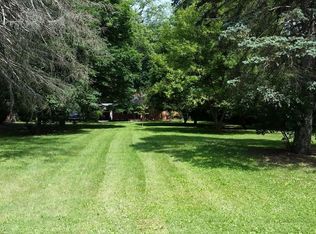 22150 Rougemont Dr, Southfield, MI 48033