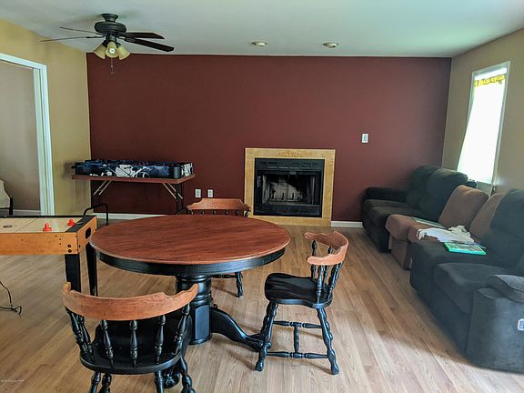 4th image of 2355 White Oak Dr W