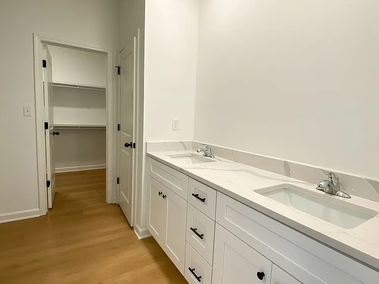 119 Oak Ave — Photo 15