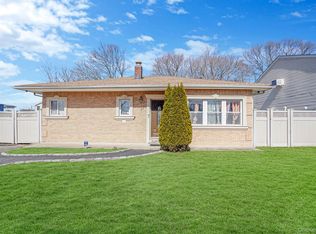 22 Somerset Rd N, Amityville, NY 11701