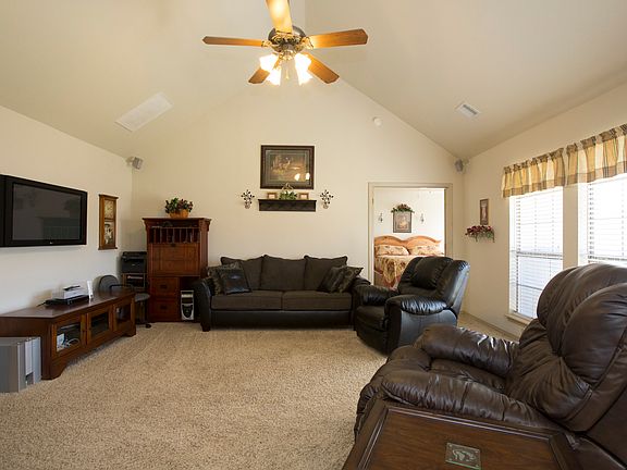 Family Room has 9+ Ceiling