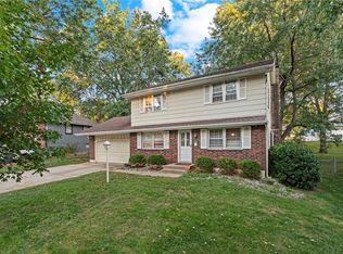 3813 Queen Ridge Dr, Independence, MO 64055