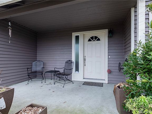 3rd image of 4933 Enetai Ave NE