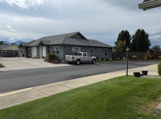 751 SW Kinsington Ct, Grants Pass, OR 97526