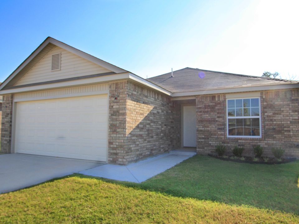 1st image of 1906 Bradford Cir