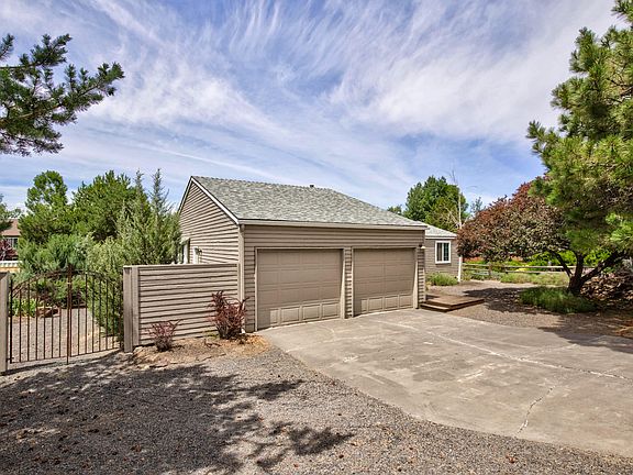 3rd image of 61145 Ladera Rd