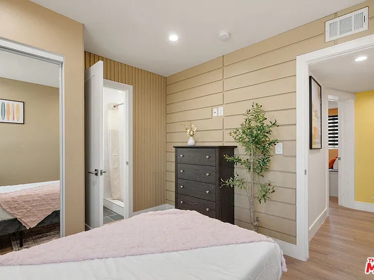 1341 N Mariposa Ave — Photo 60