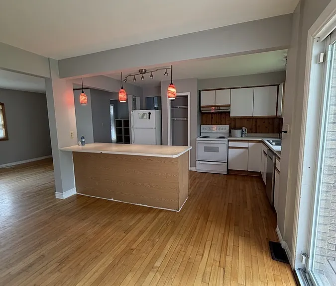 471 Randolph Ave — Photo 6