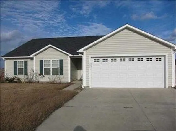 221 Cherry Blossom Dr, Richlands, NC 28574