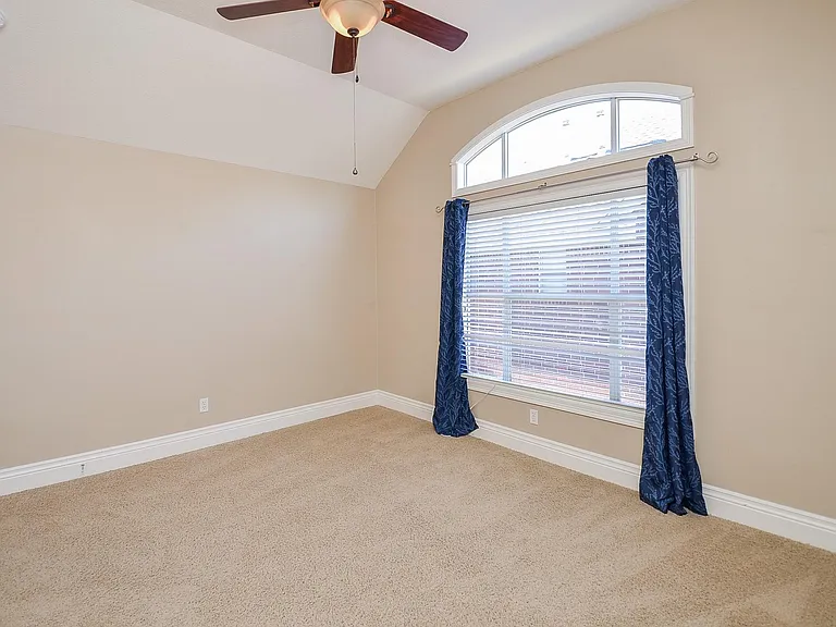 5835 Stratford Gardens Dr — Photo 21
