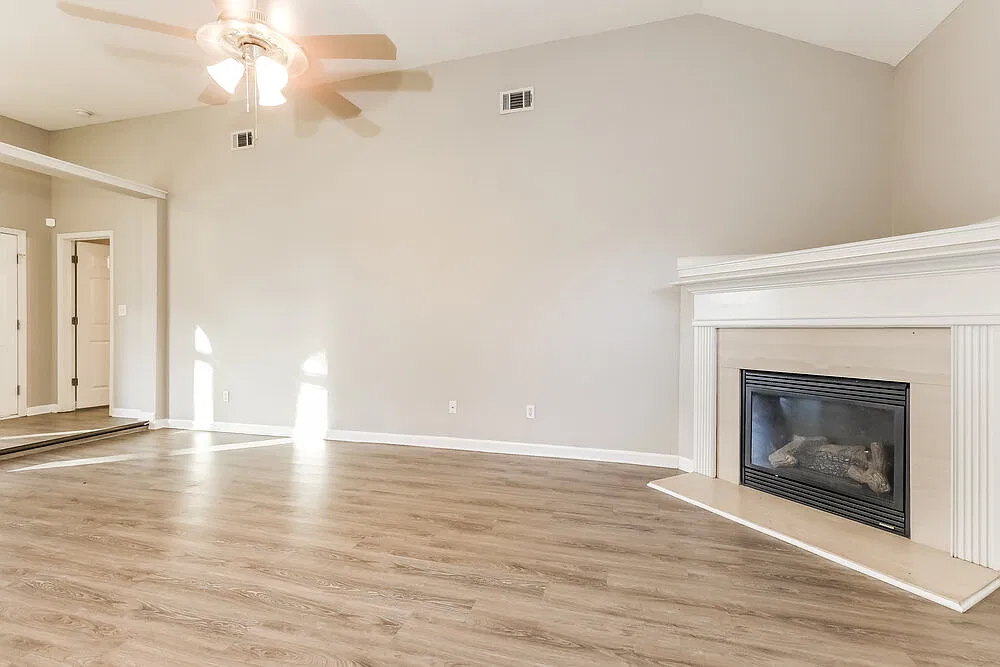 3 bed, 2.0 bath, 1850 sqft, $2,100 — Photo 3