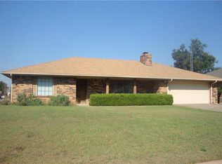 909 N Broadway Ave, Hydro, OK 73048