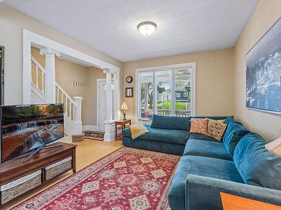 5th image of 891 Carroll Ave