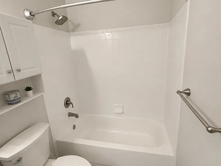 703 Charles Ct S — Photo 30