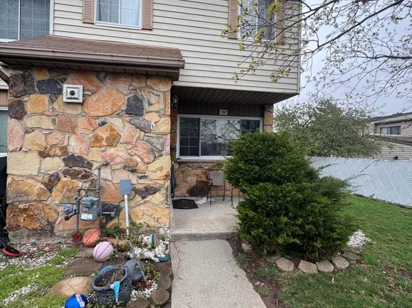 52 Tiger Ct, Staten Island, NY 10314